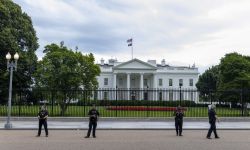 السلطات الأمريكية تغلق البيت الأبيض بعد حادثة إطلاق النار بالقرب منه